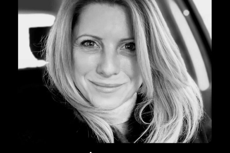 Meghalt R. Kelényi Angelika..