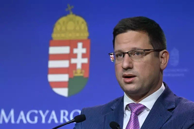 Hatalmas a baj: Megvan, miért tűnt el hetekre Gulyás Gergely