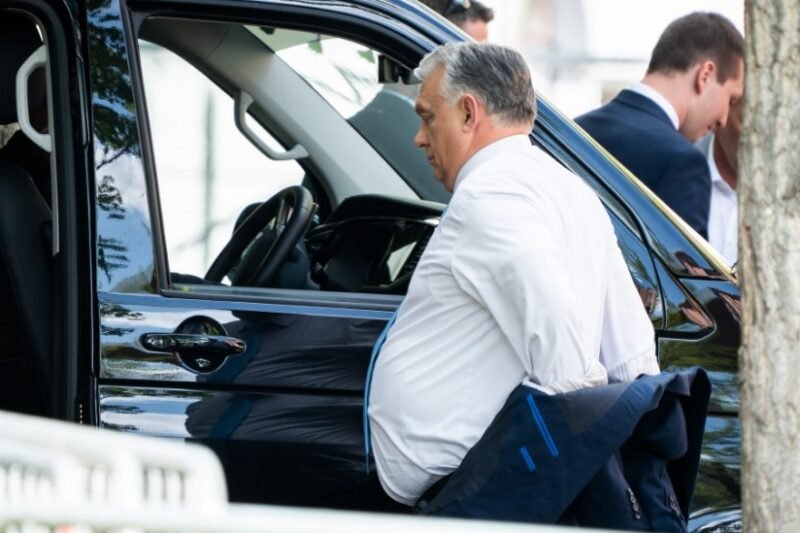 Az esztergomi Háborúellenes Gyűlésen jelentette be, majd elhagyta Orbán Viktor a helyszínt és IDE sietett