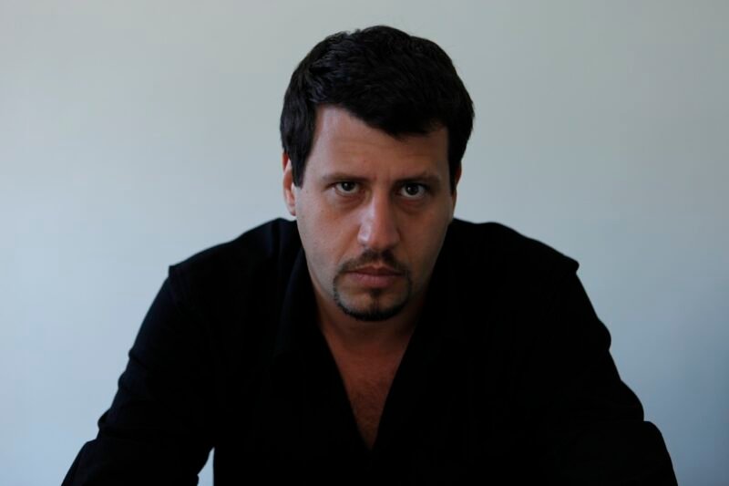 Puzsér Róbert rendszerbontó nagykoncertet szervez április 10-ére