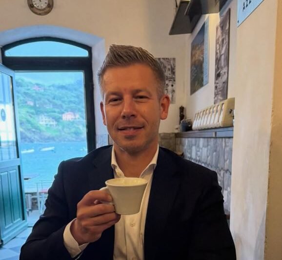 Ezt nézd!Őrület, kivel fotózták le Magyar Péter legkisebb fiát, Mikit! Örök élmény lesz számára, az biztos! Íme a különleges kép! A felvételt a hozzászólásoknál láthatod.