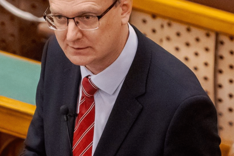 🔥 ÚJABB FESZÜLT PILLANAT A PARLAMENTBEN! 🔥
