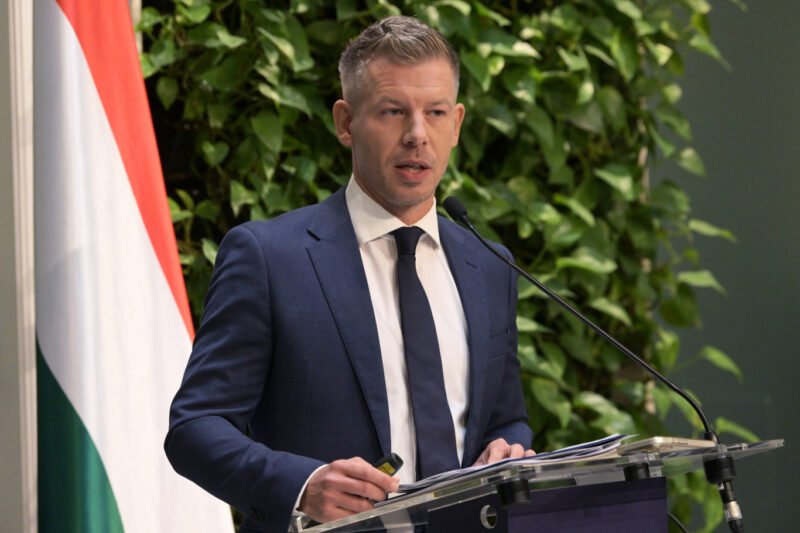 Vitézy szerint a következő hetek forró kérdése lesz, hogy Mészárosék el tudnak-e számolni a milliárdokkal