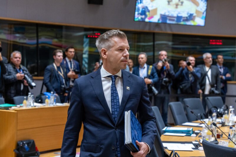 A Szajna-parti Tisza sziget nem ért egyet azzal, hogy Magyar Péter migránsozott a franciaországi tüntetések kapcsán